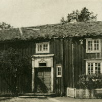 https://lokalhistoriewiki.no/images/Alstadhaug_presteg%C3%A5rd%2C_Nord-Tr%C3%B8ndelag_-_Riksantikvaren-T373_01_0191.jpg